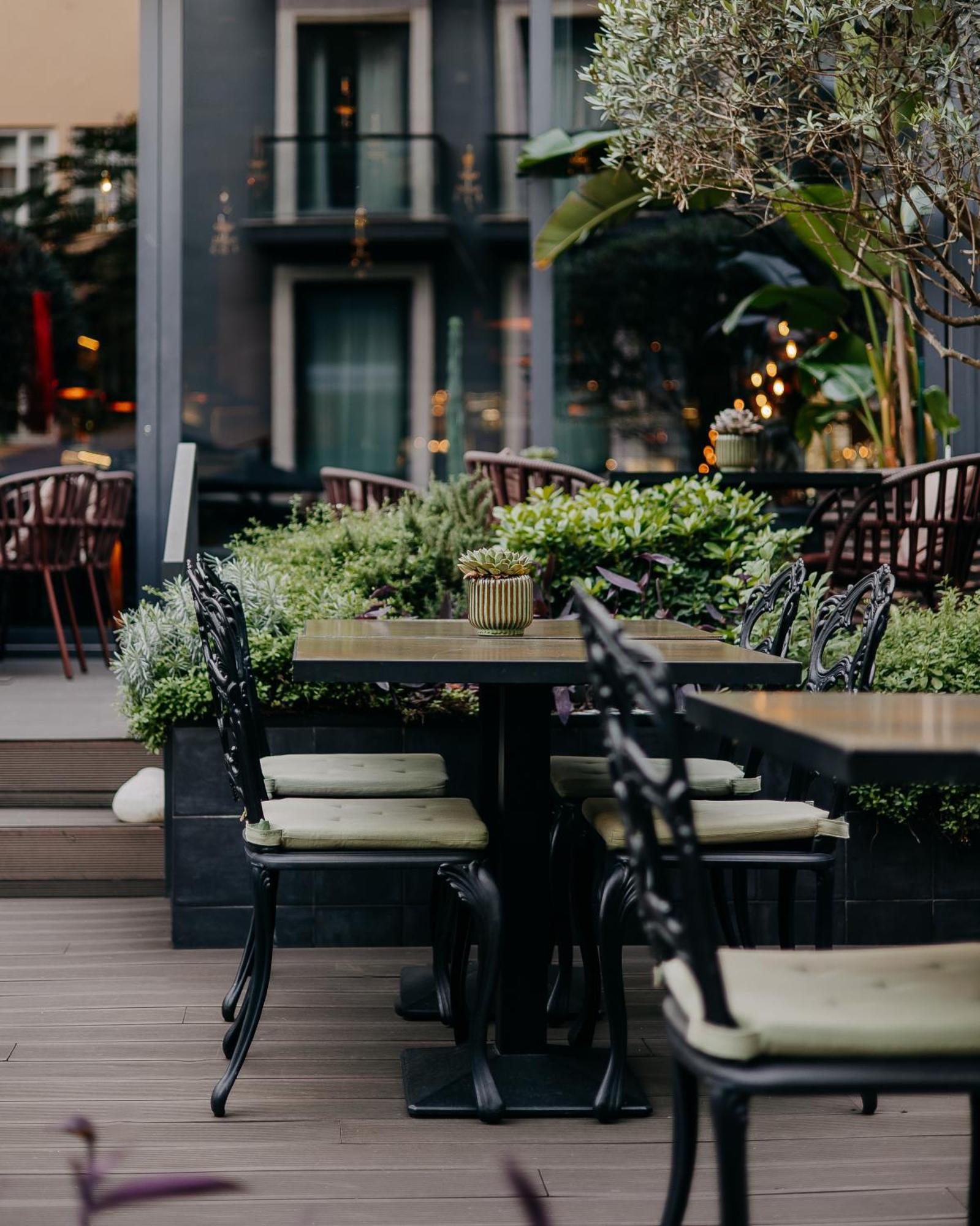 138 Liberdade Hotel リスボン エクステリア 写真 The Terrace at The Ivy, St John's Wood