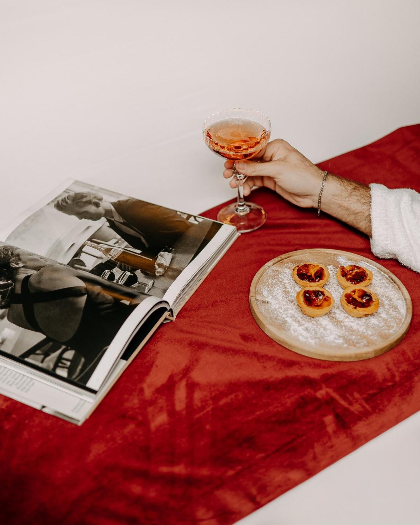 138 Liberdade Hotel リスボン エクステリア 写真 A glass of port wine